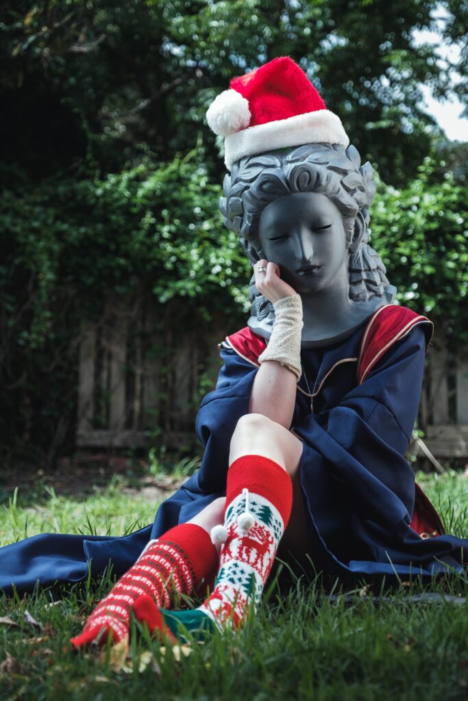 Sellen Cospalyer in santa outfit