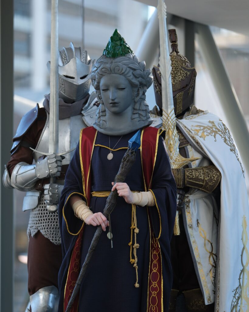 Sellen cosplayer standing between two souls cosplayers.
